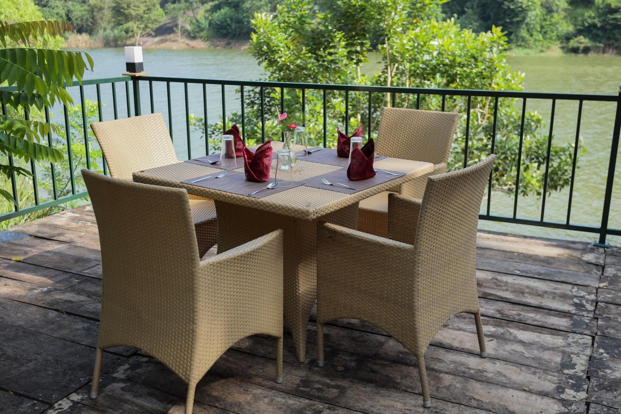 Kandy Rivers Edge Nature Resort Exterior foto