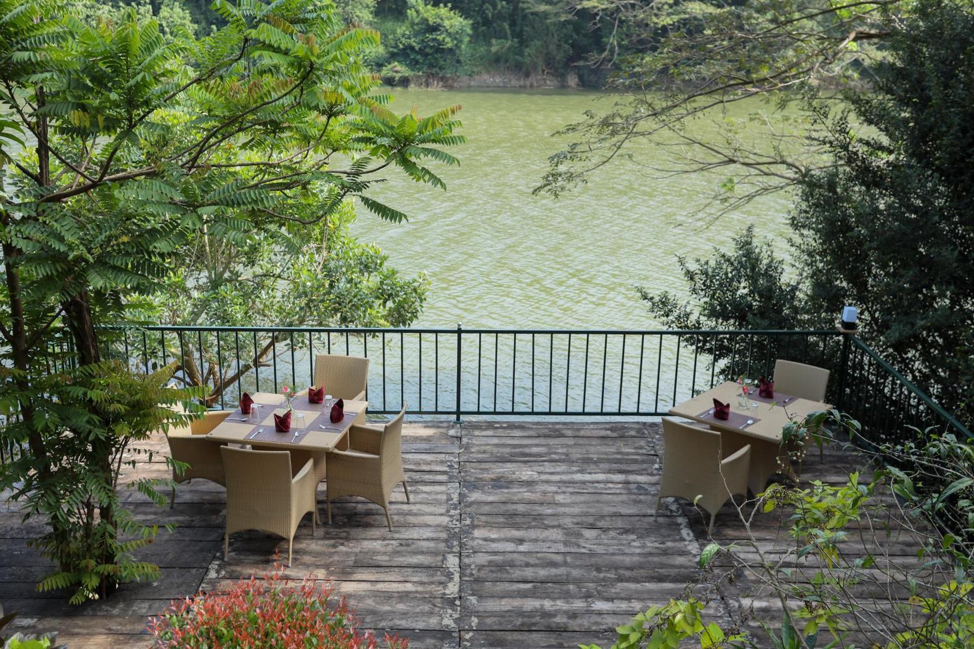 Kandy Rivers Edge Nature Resort Exterior foto