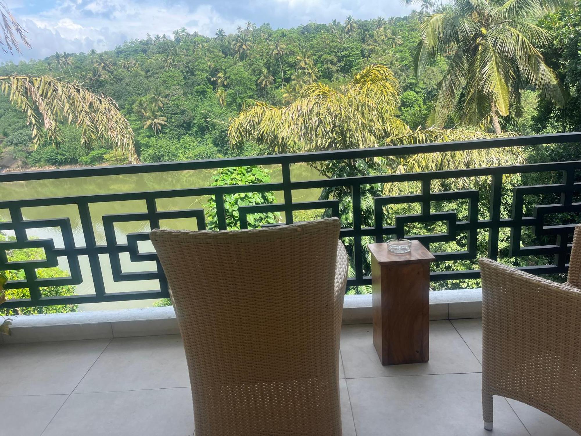 Kandy Rivers Edge Nature Resort Exterior foto